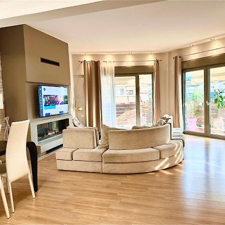 Cozy Apartment With Parking Near The City Center Atenas Exterior foto