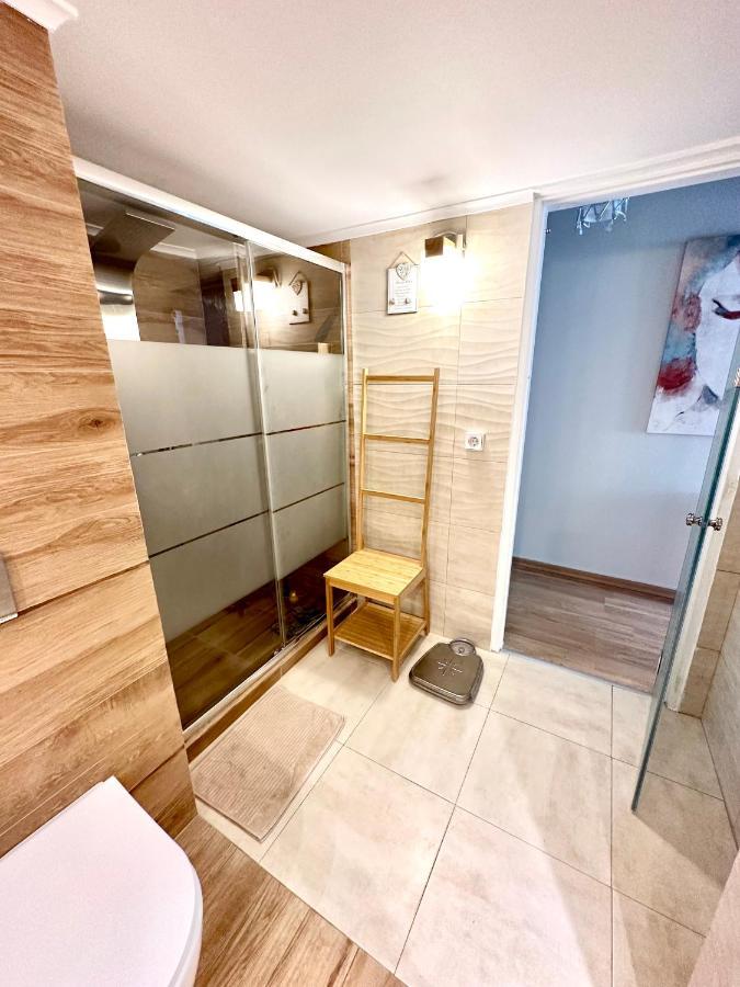 Cozy Apartment With Parking Near The City Center Atenas Exterior foto