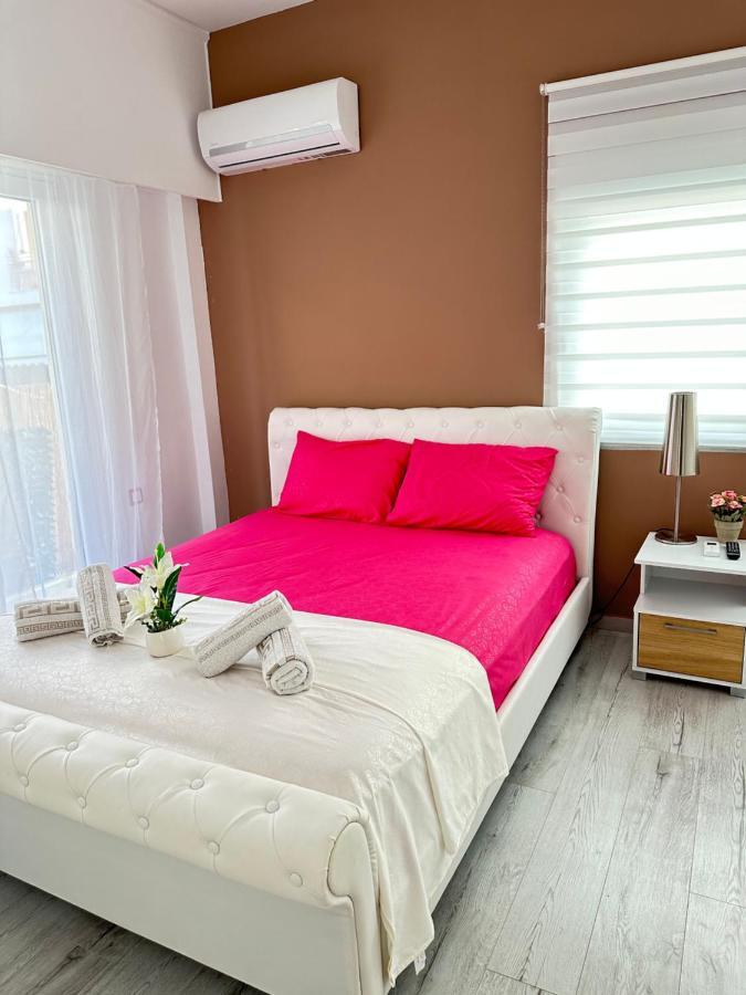 Cozy Apartment With Parking Near The City Center Atenas Exterior foto