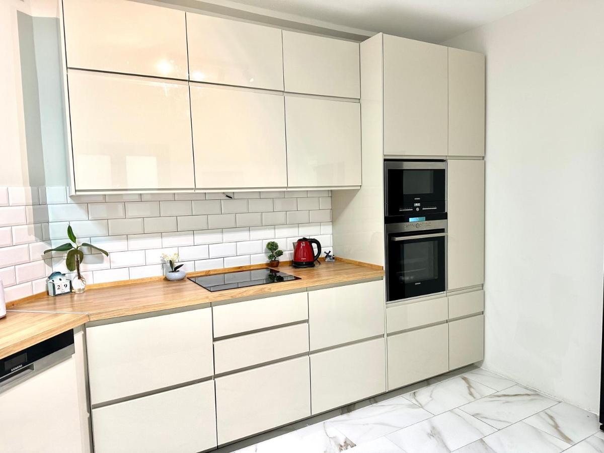 Cozy Apartment With Parking Near The City Center Atenas Exterior foto
