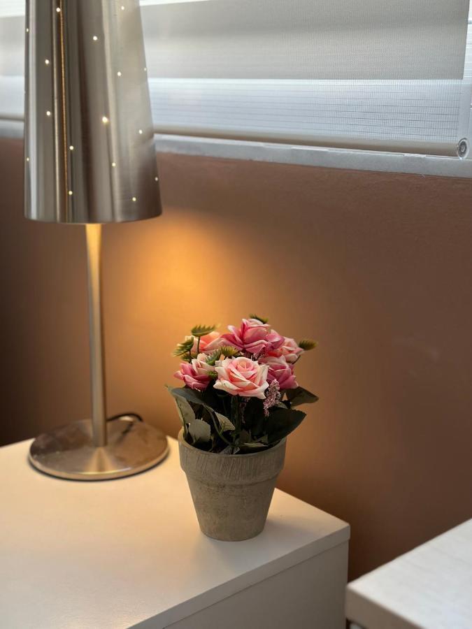 Cozy Apartment With Parking Near The City Center Atenas Exterior foto