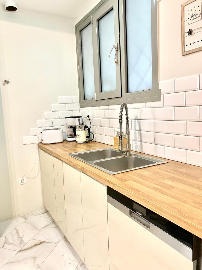 Cozy Apartment With Parking Near The City Center Atenas Exterior foto